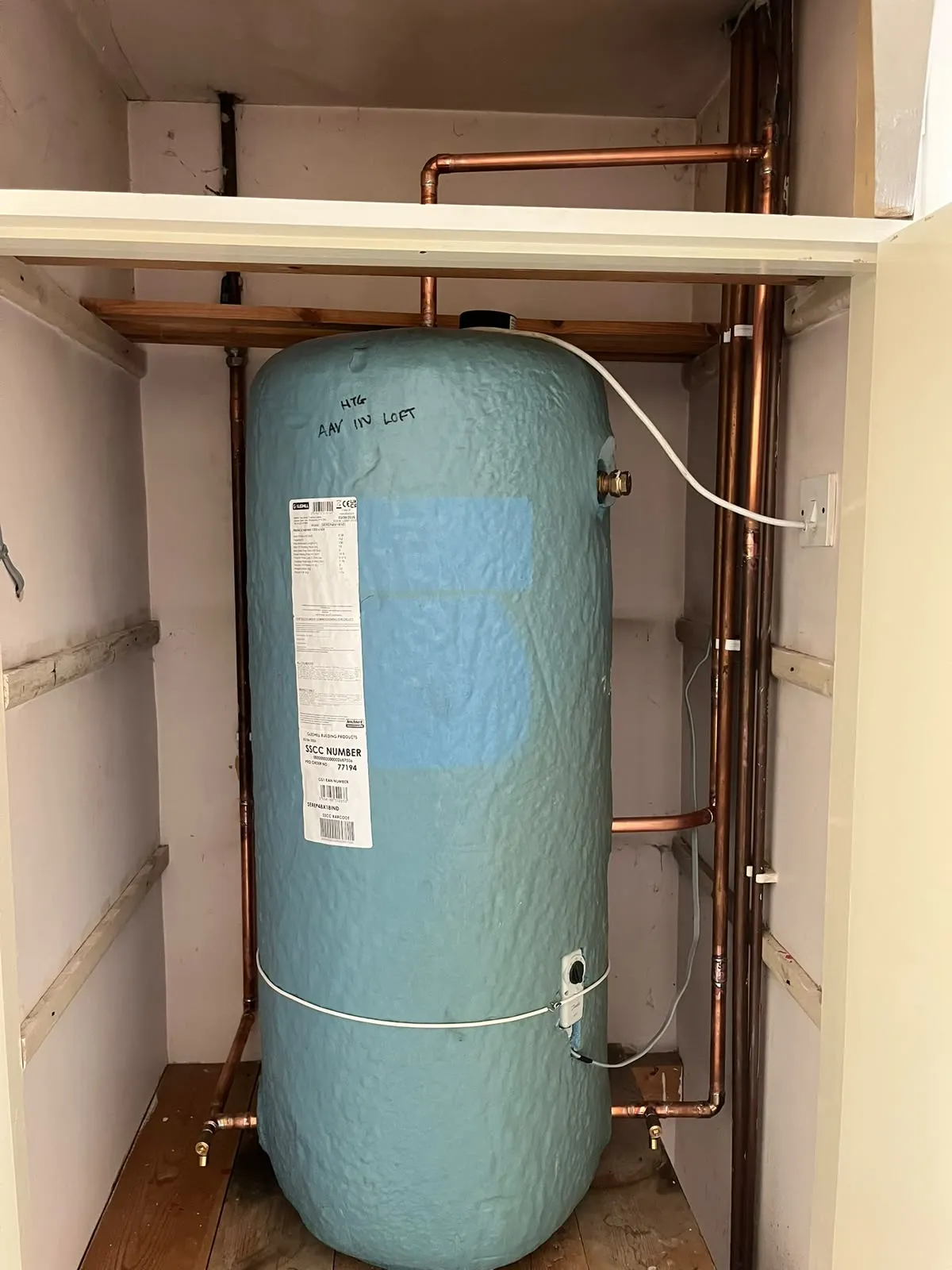 Hot water cylinder installation